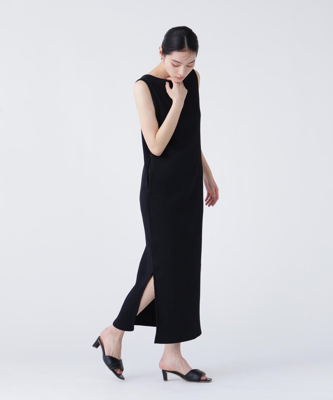 168cm B81cm W60cm H89cm 着用サイズ:M