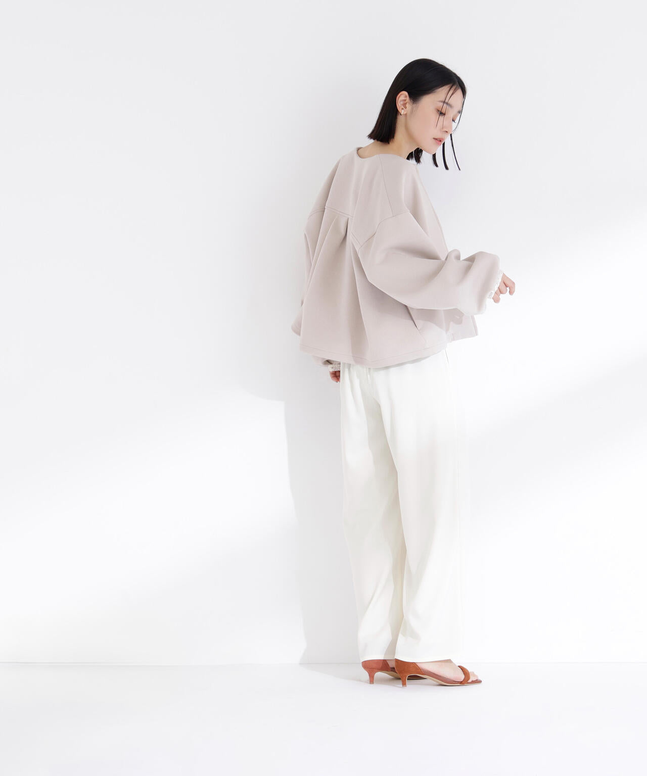 ノーカラーダンボールブルゾン