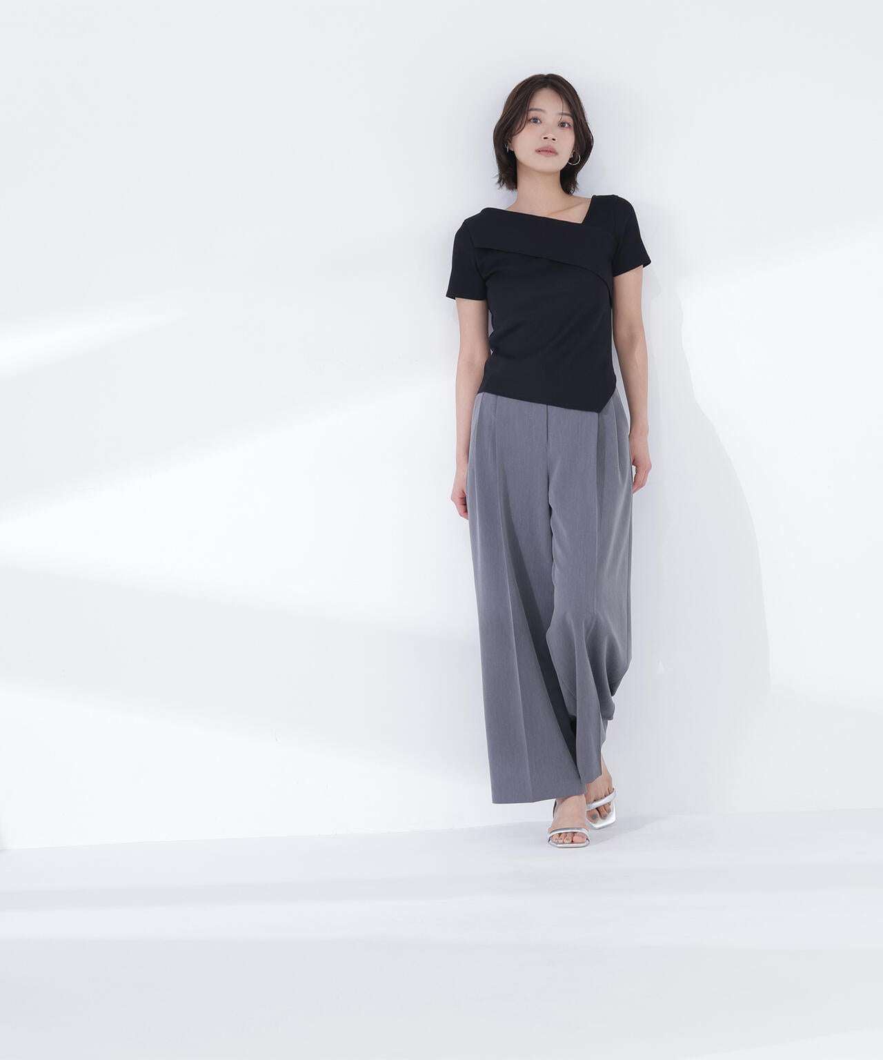 【6/5~6/7 オンライン限定2buy10%OFF対象】アシメネックリブカットソー