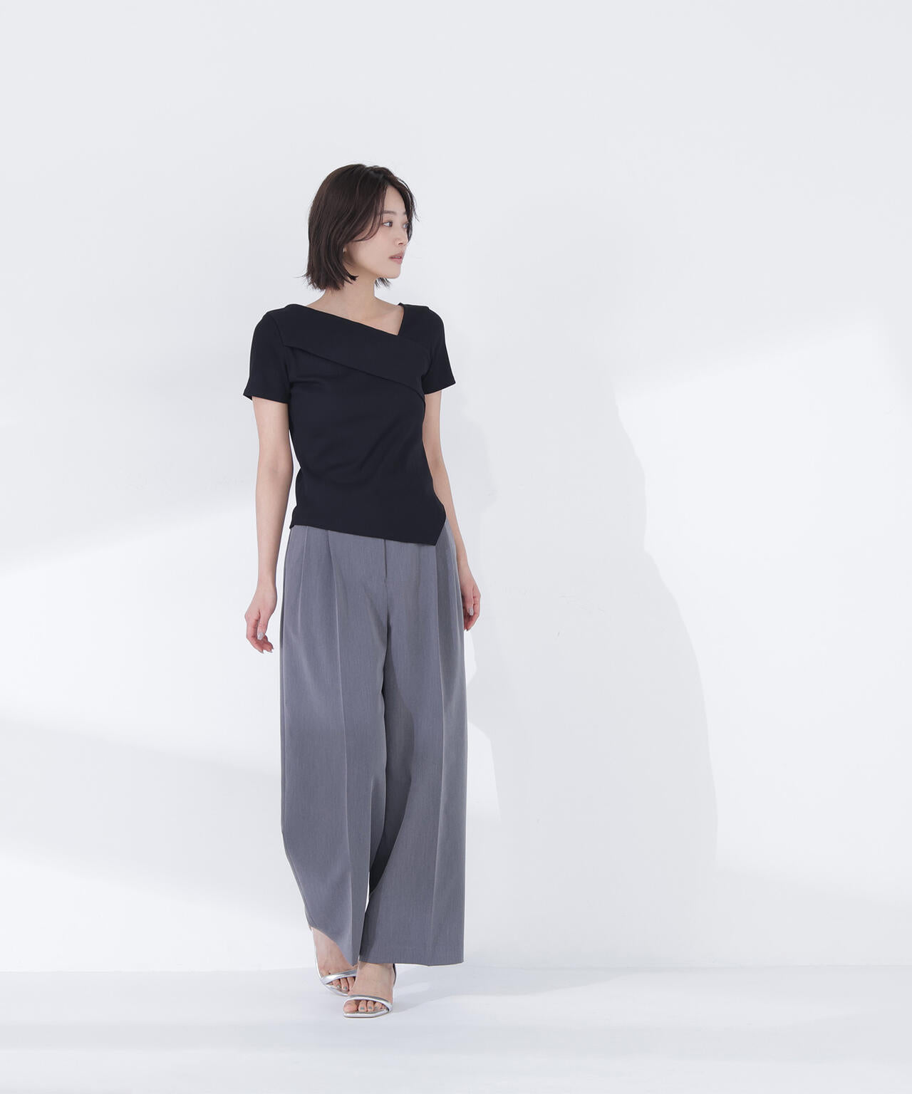 【6/5~6/7 オンライン限定2buy10%OFF対象】アシメネックリブカットソー
