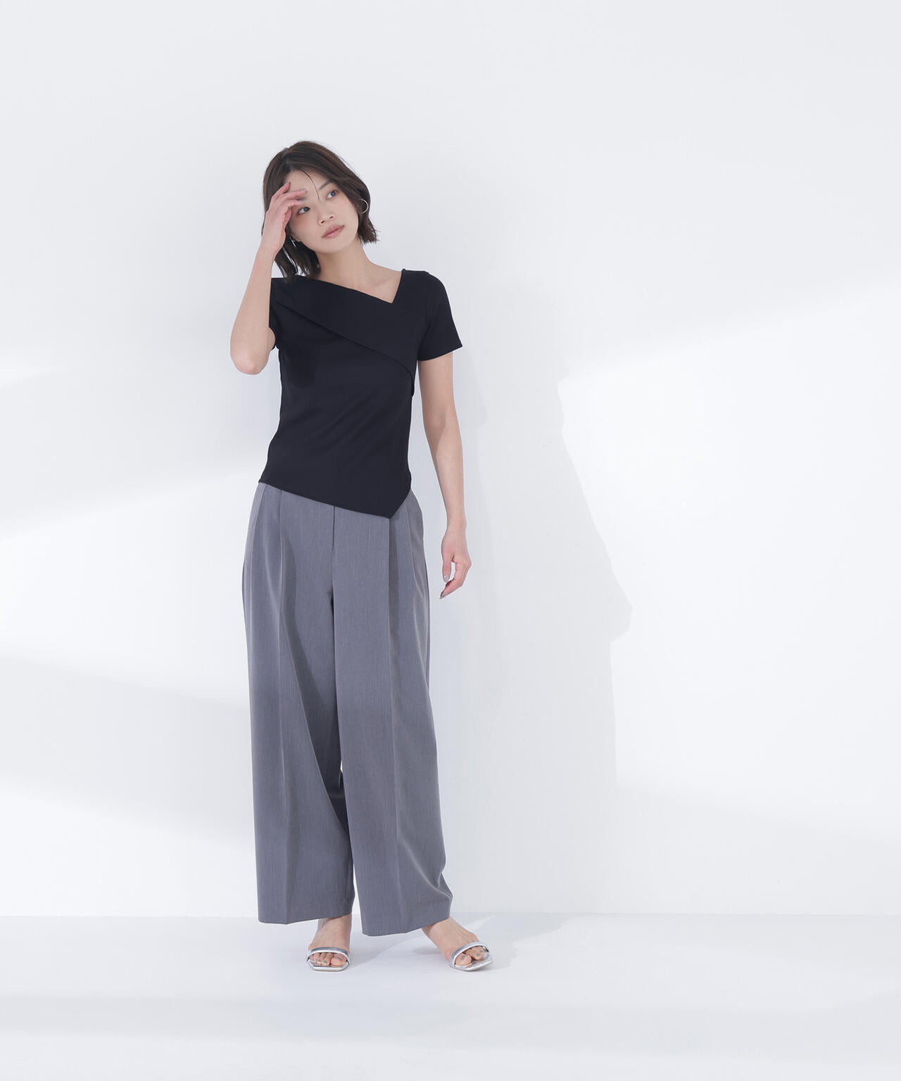 【6/5~6/7 オンライン限定2buy10%OFF対象】アシメネックリブカットソー