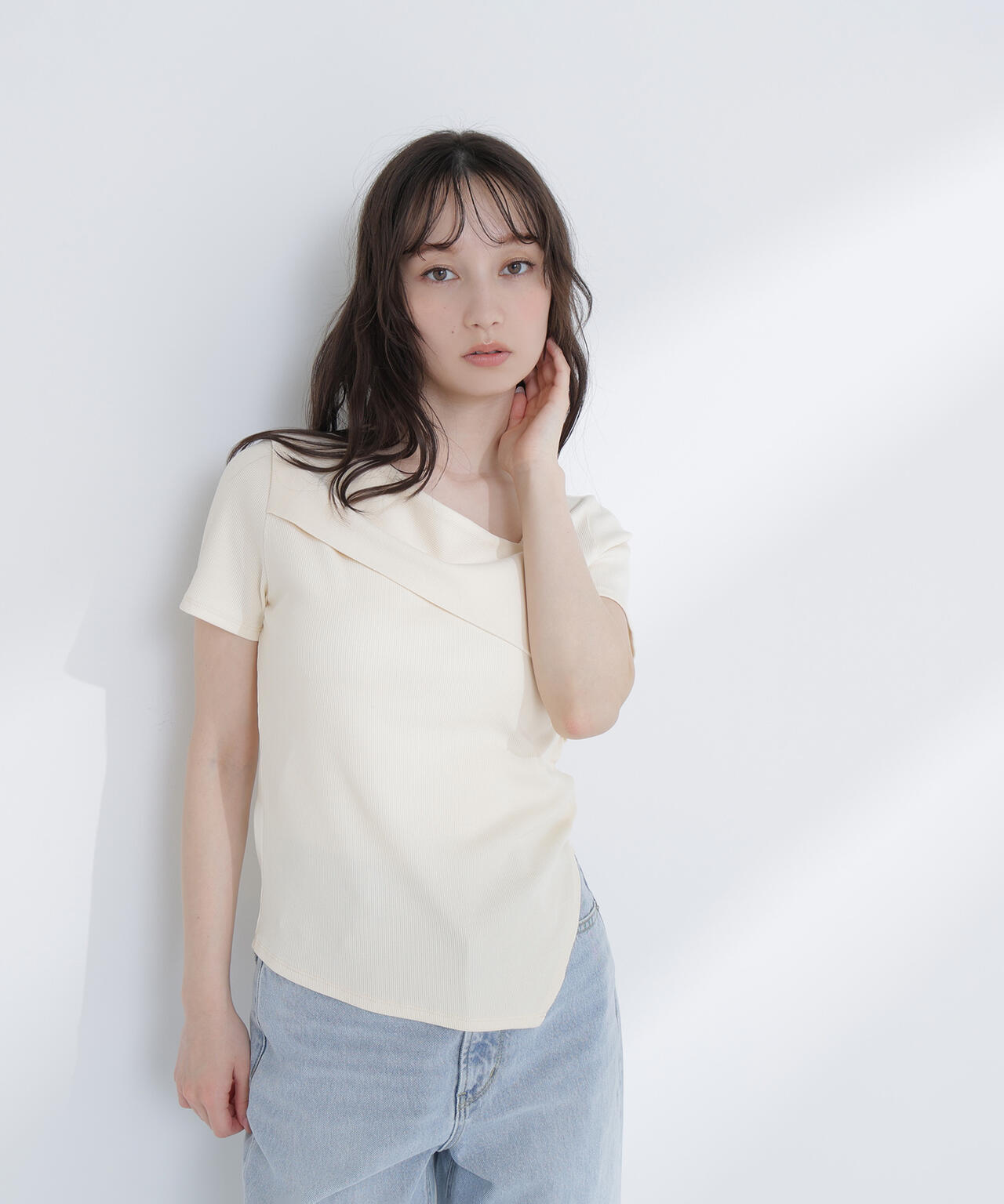 【6/5~6/7 オンライン限定2buy10%OFF対象】アシメネックリブカットソー