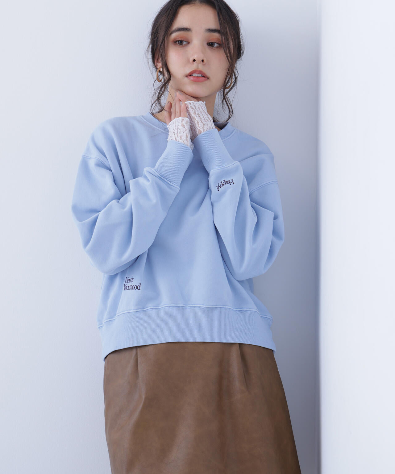 ロゴ刺繍スウェットプルオーバー