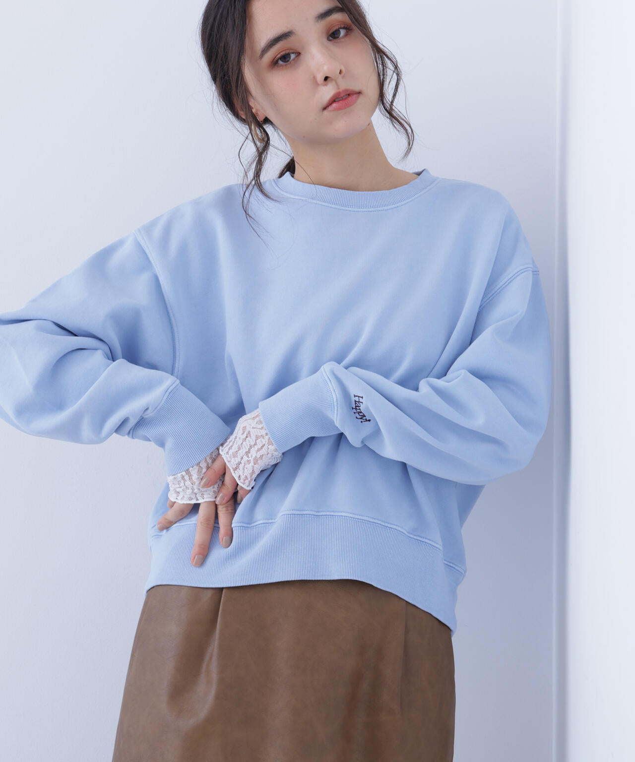 ロゴ刺繍スウェットプルオーバー