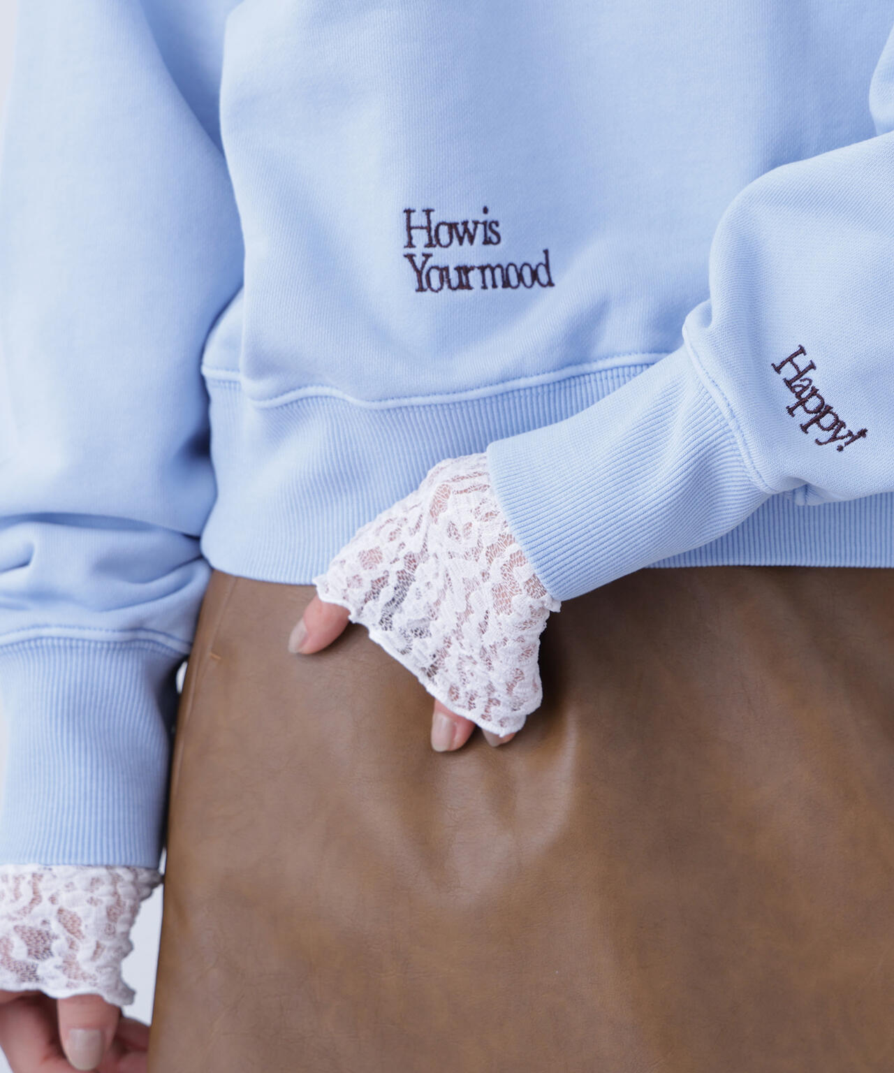 ロゴ刺繍スウェットプルオーバー