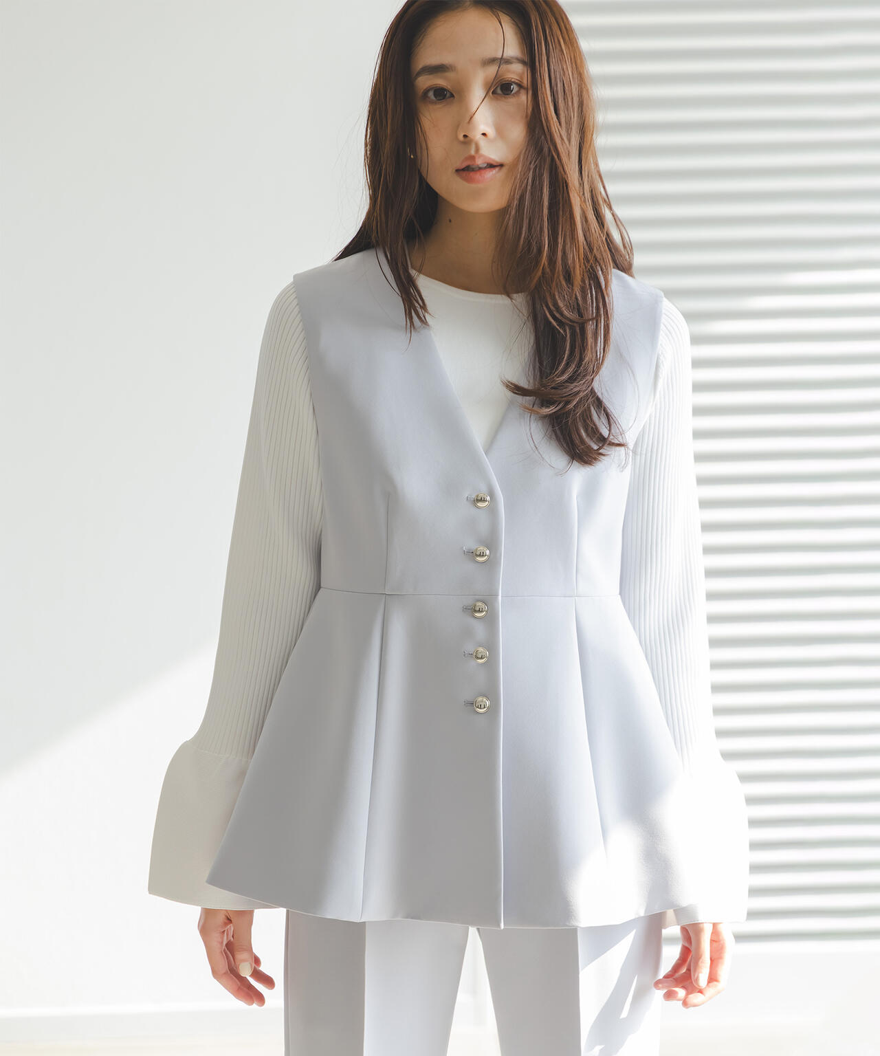 ベルスリーブペプラムニット