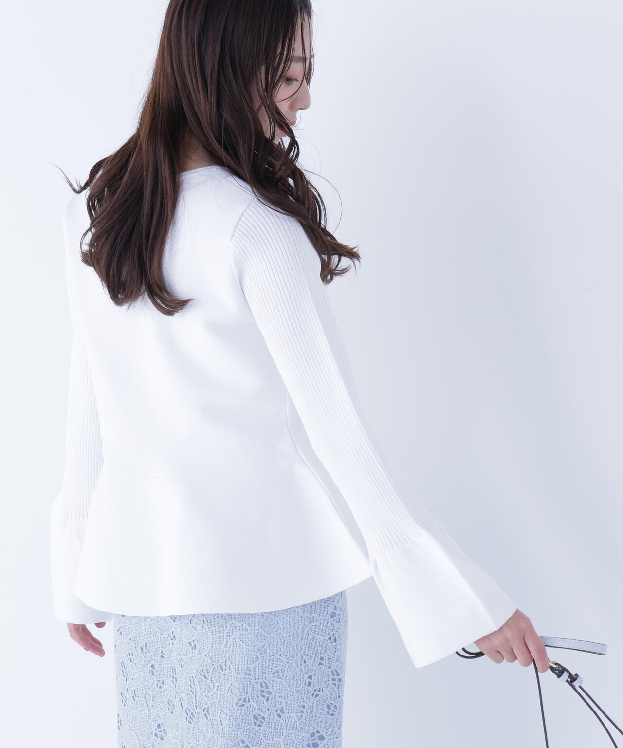 ベルスリーブペプラムニット