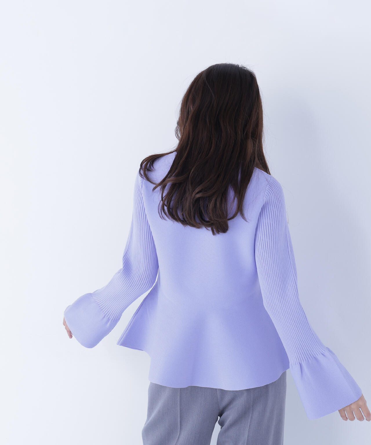 ベルスリーブペプラムニット