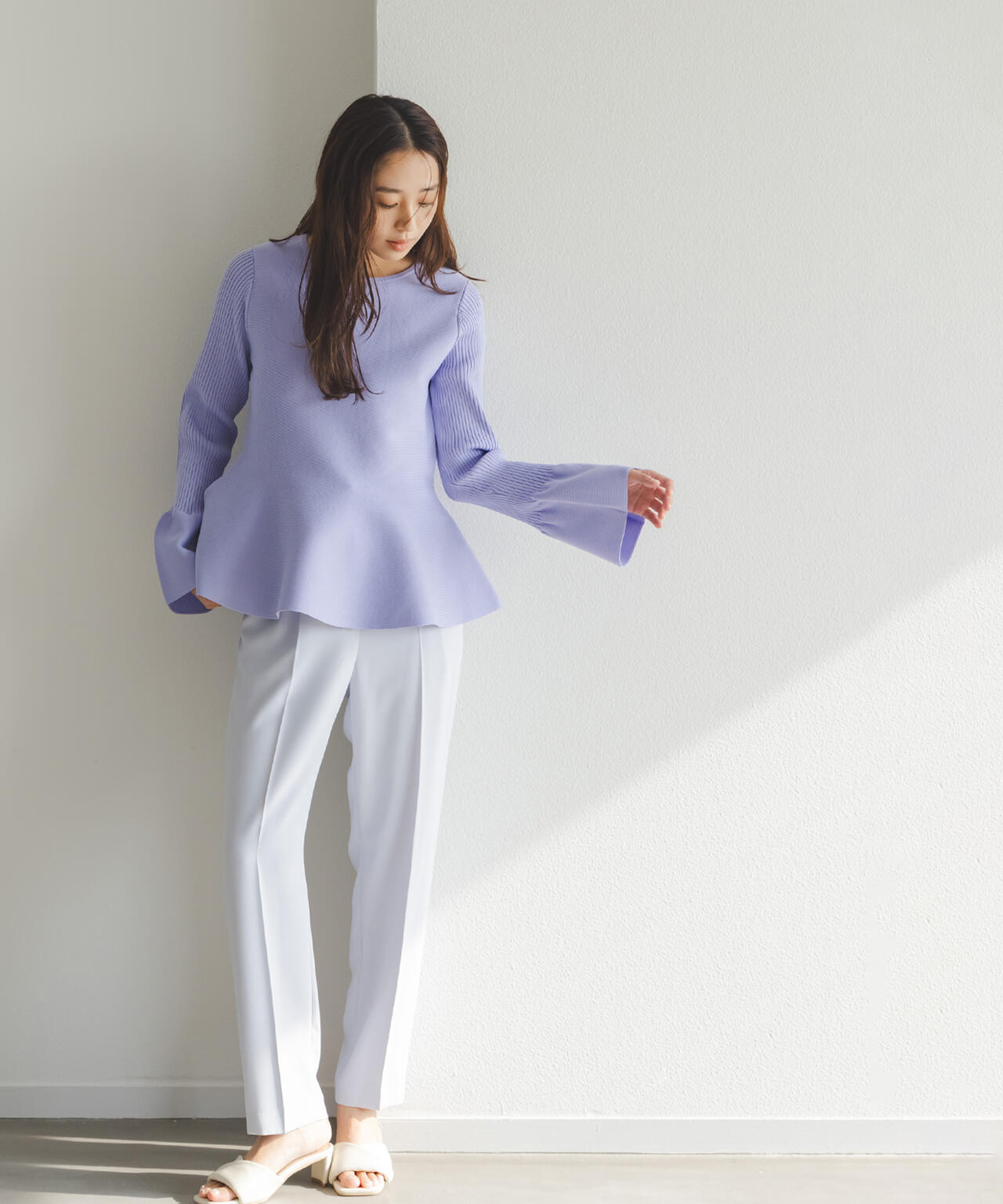 ベルスリーブペプラムニット