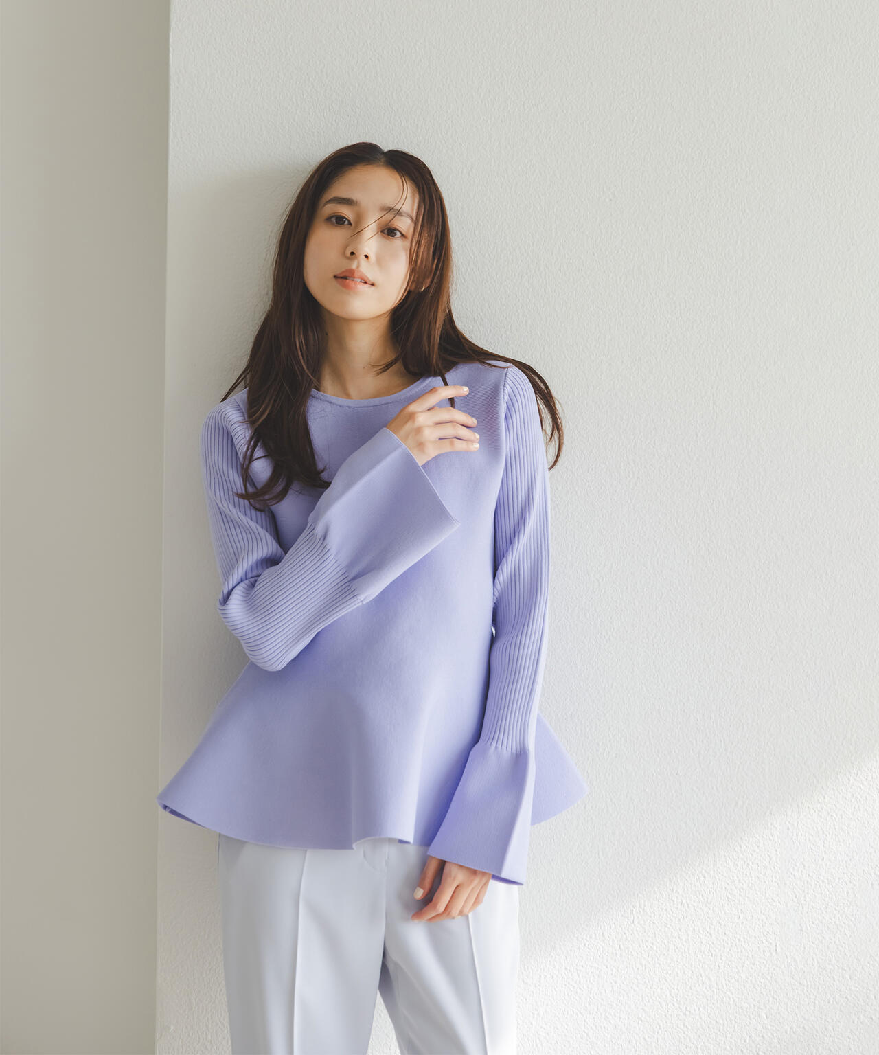 ベルスリーブペプラムニット