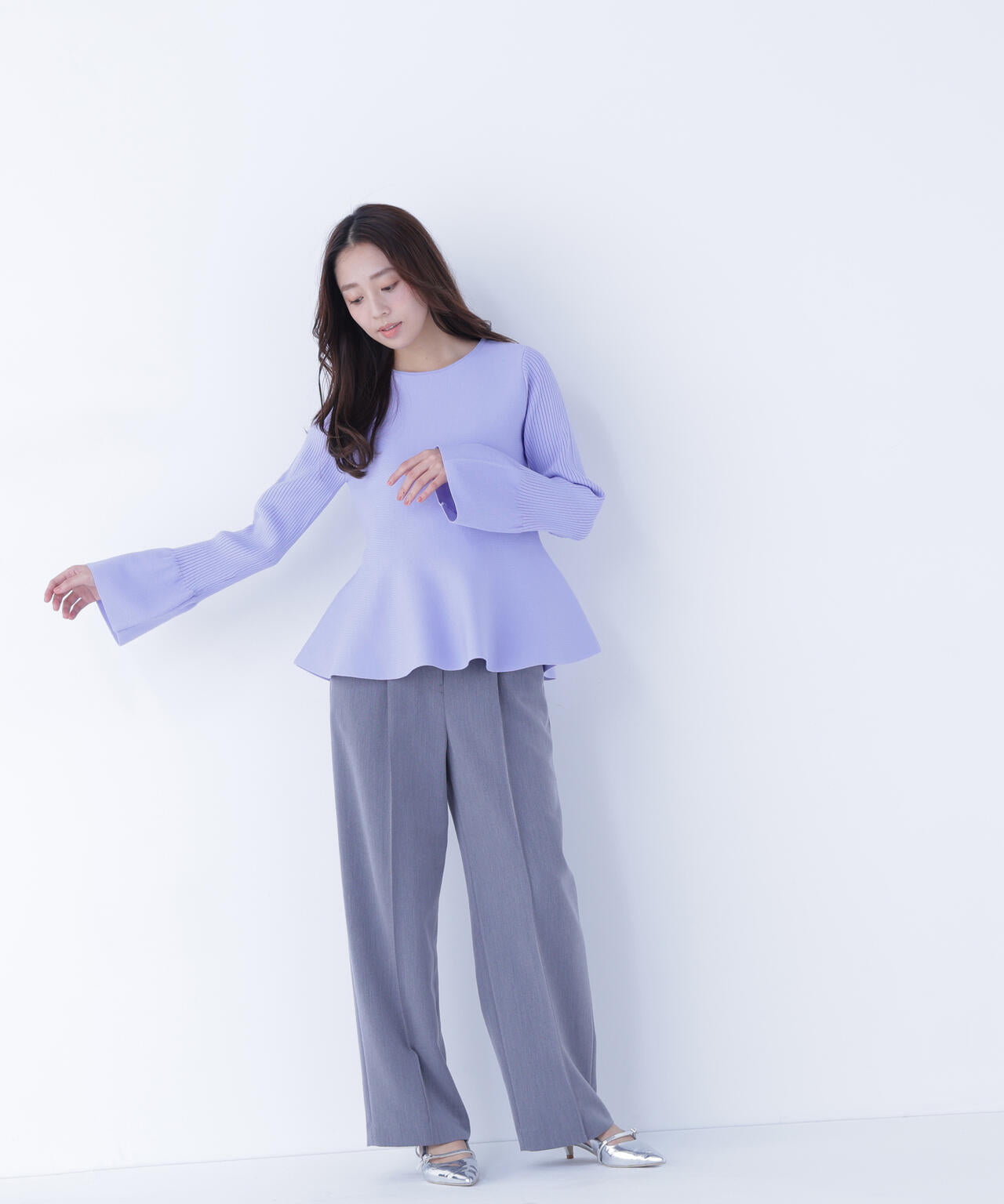 ベルスリーブペプラムニット