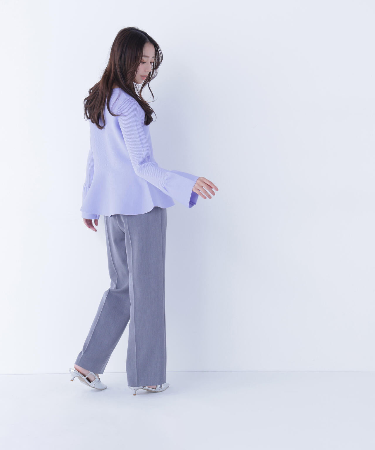 ベルスリーブペプラムニット