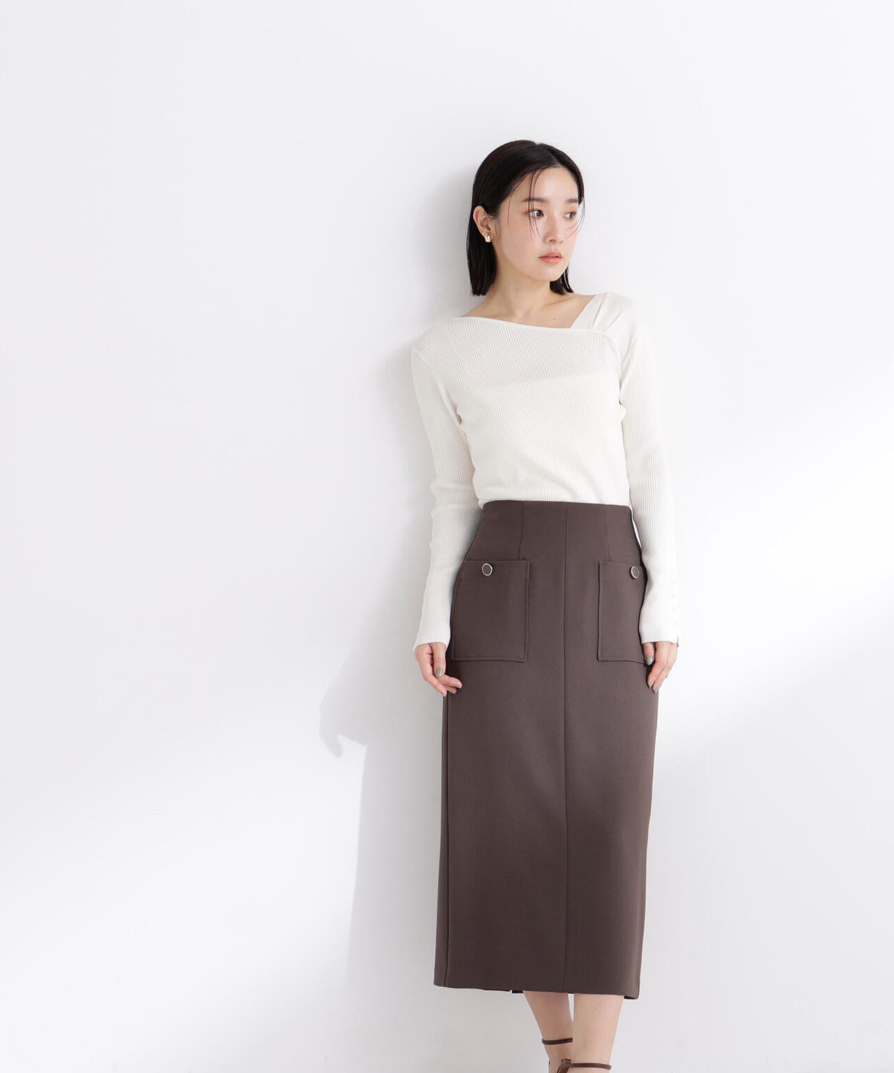 ショルダータックアシメネックニット