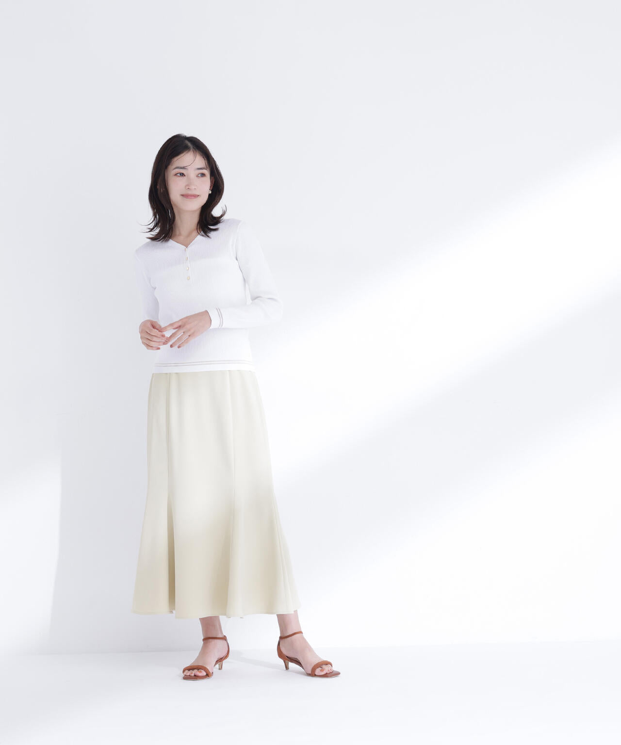 メタルボタンシアーラインニット