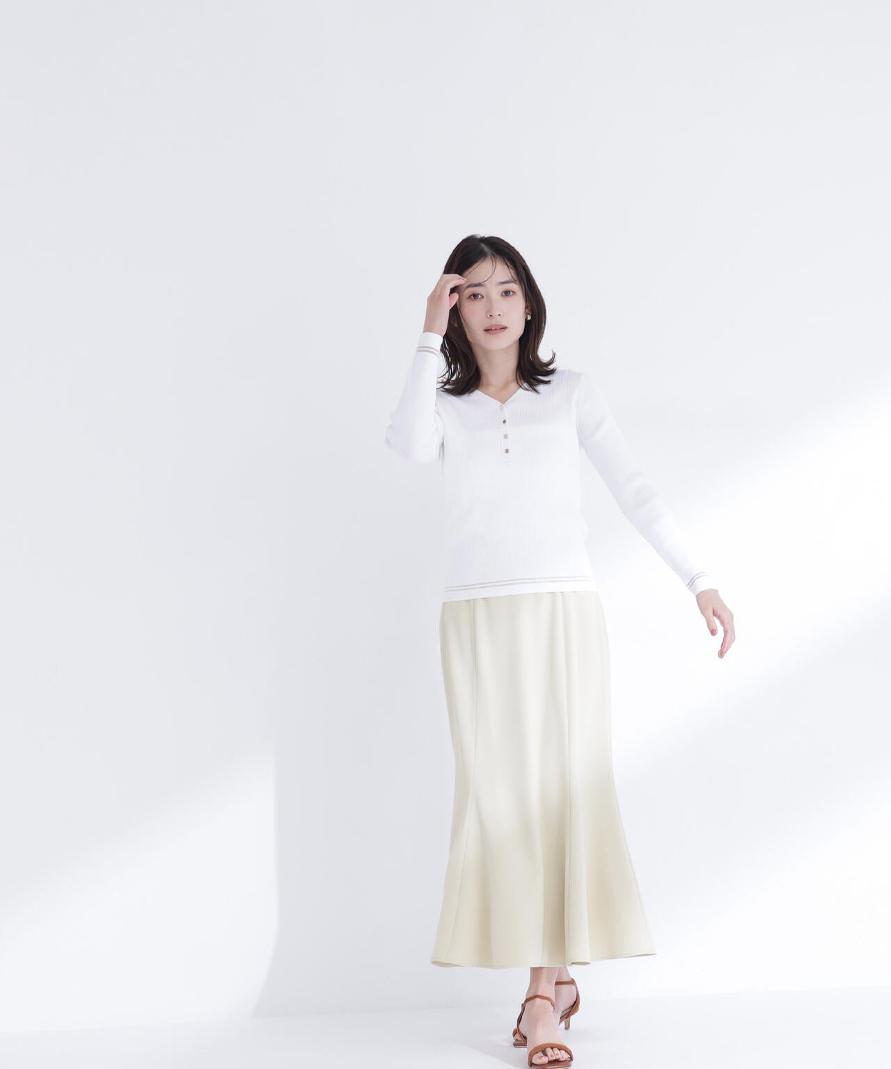 メタルボタンシアーラインニット