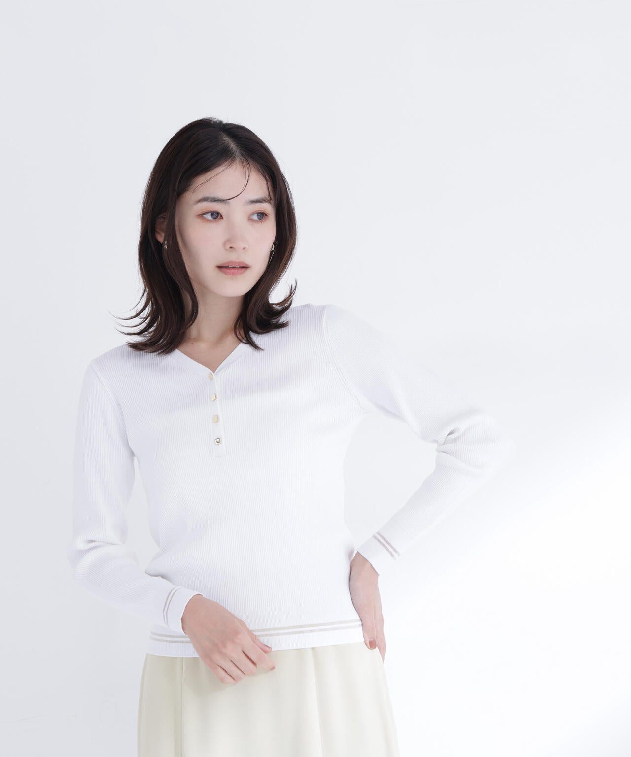 メタルボタンシアーラインニット