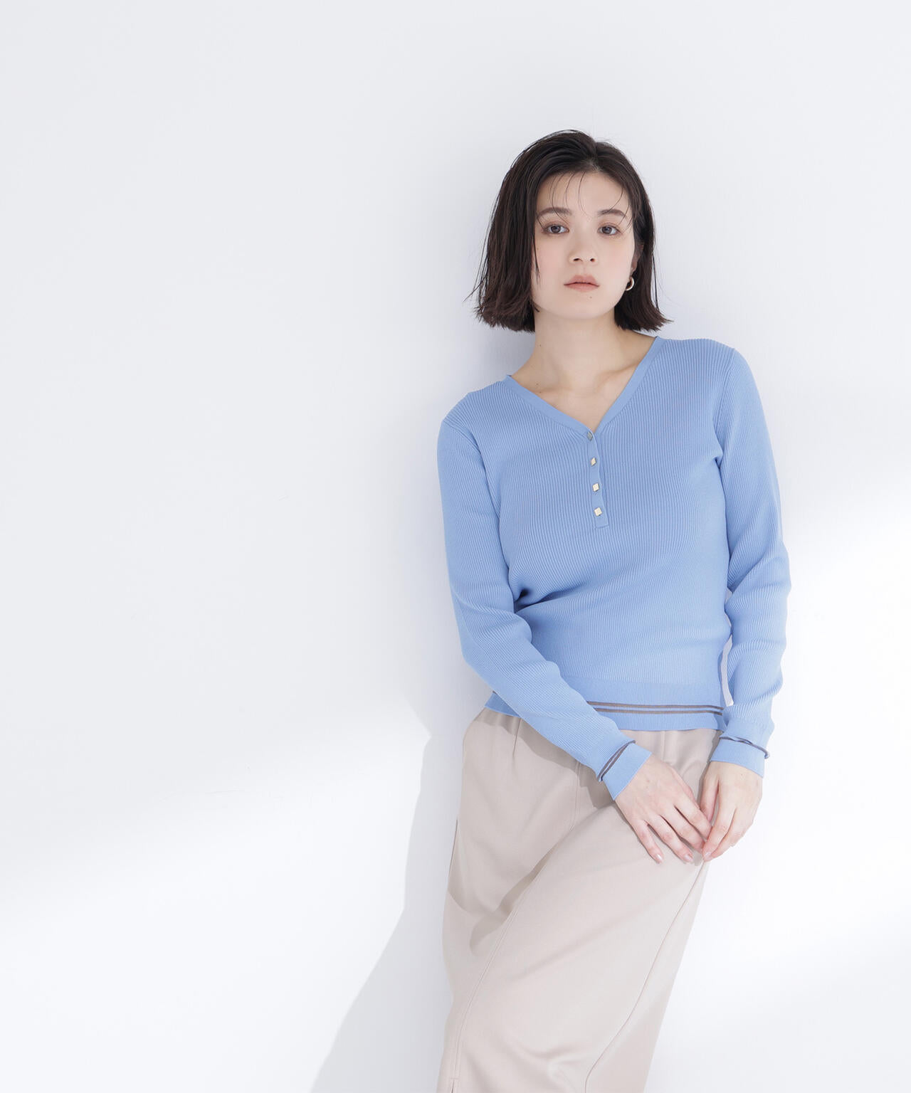 メタルボタンシアーラインニット