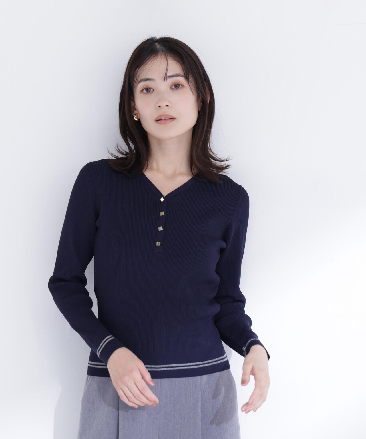 メタルボタンシアーラインニット