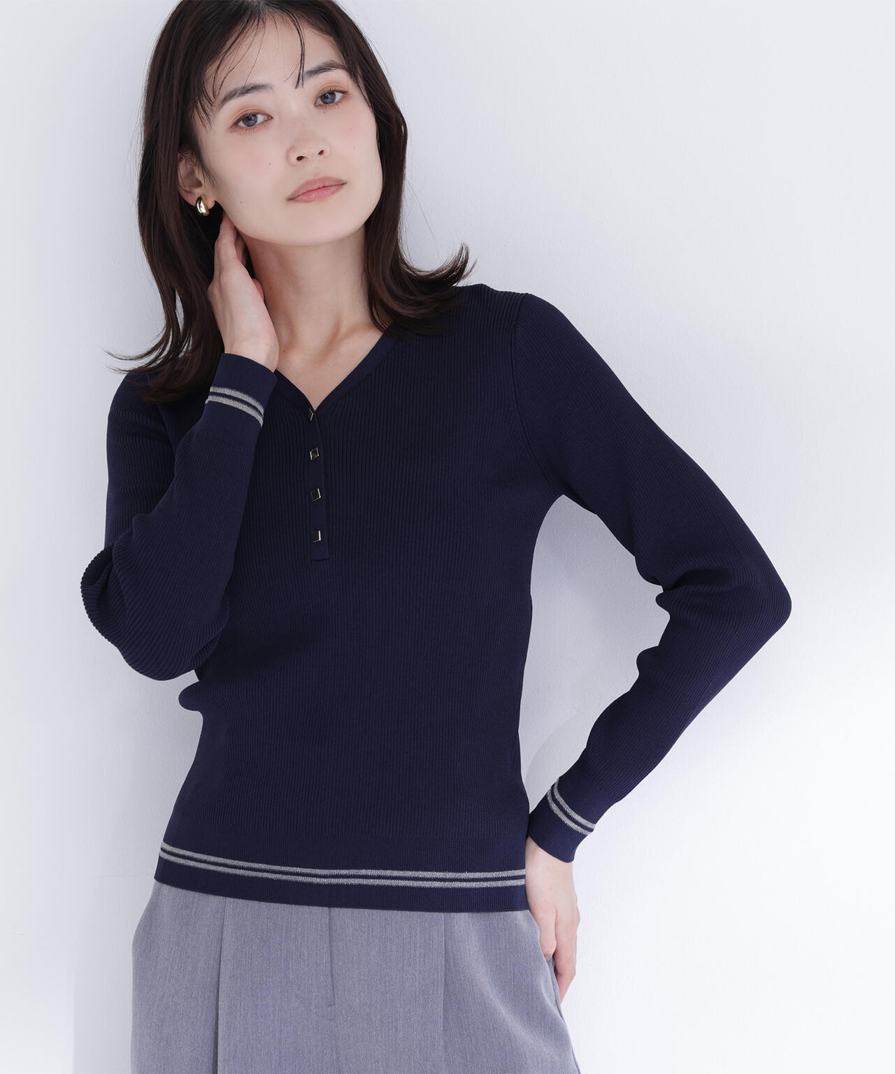 メタルボタンシアーラインニット