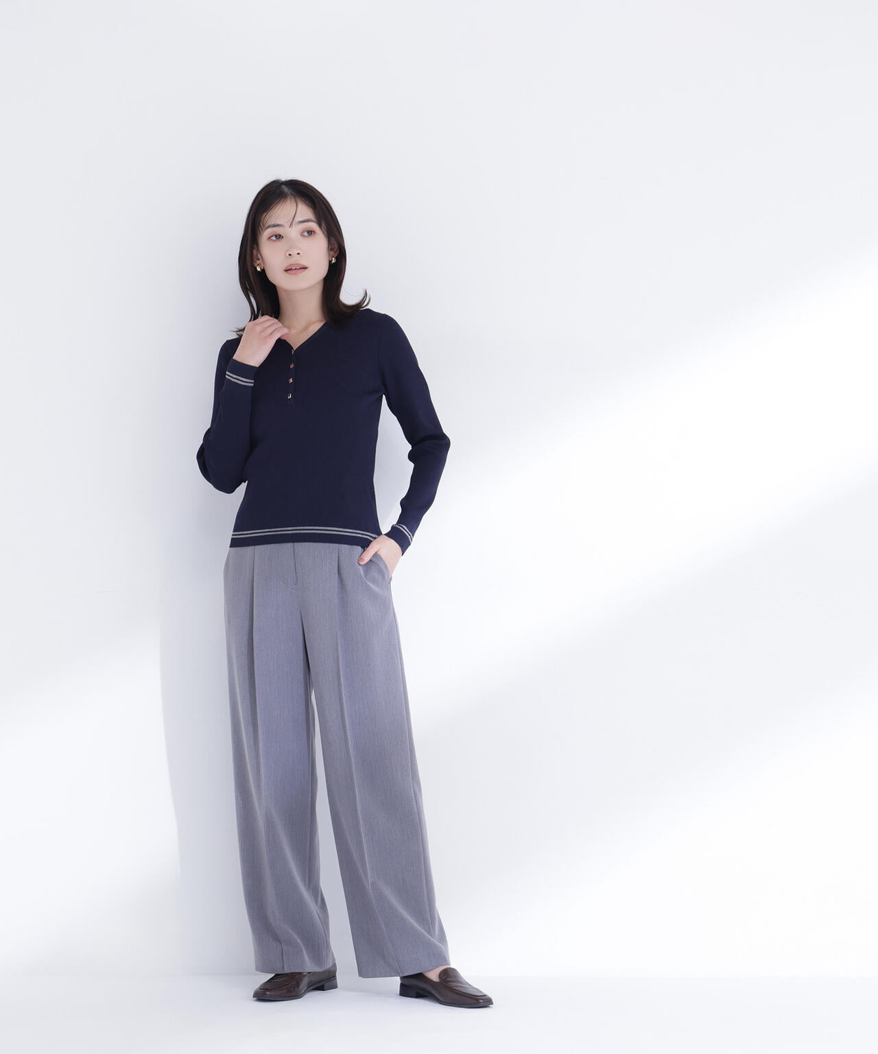 メタルボタンシアーラインニット