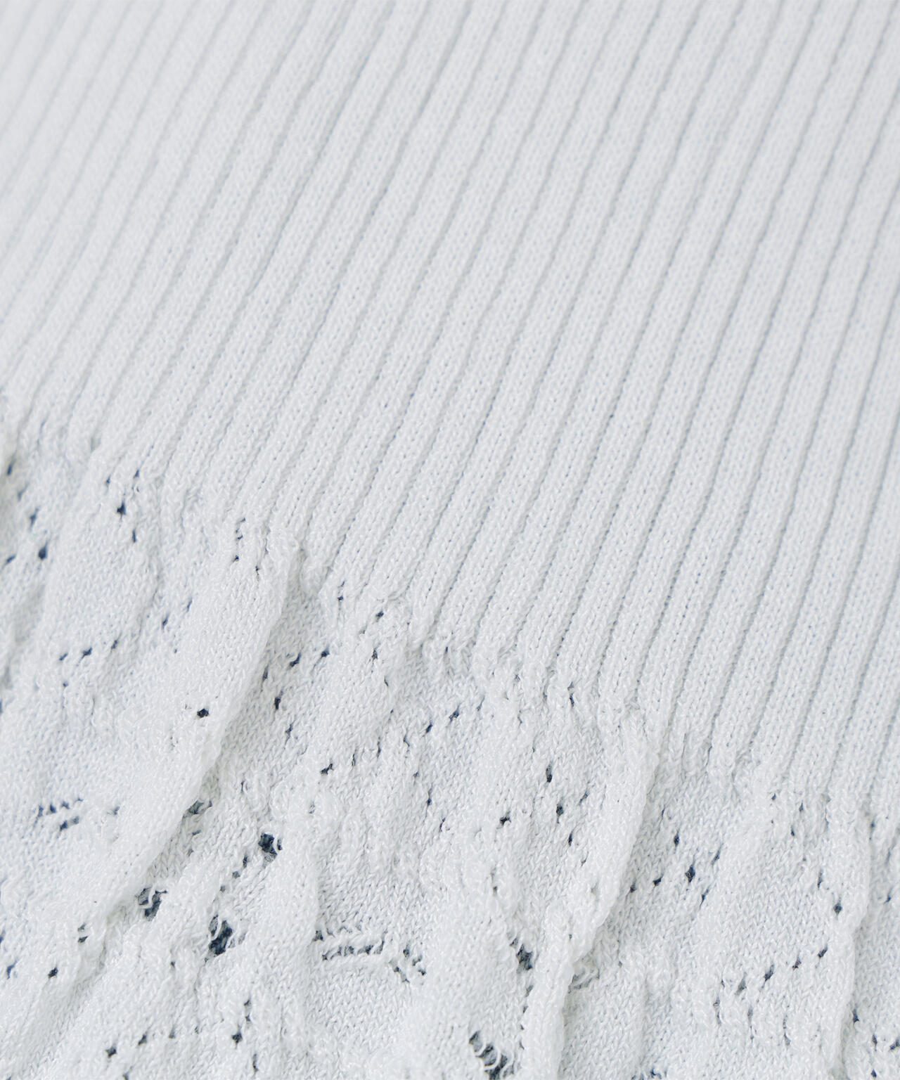 柄編みフレアスリーブニット