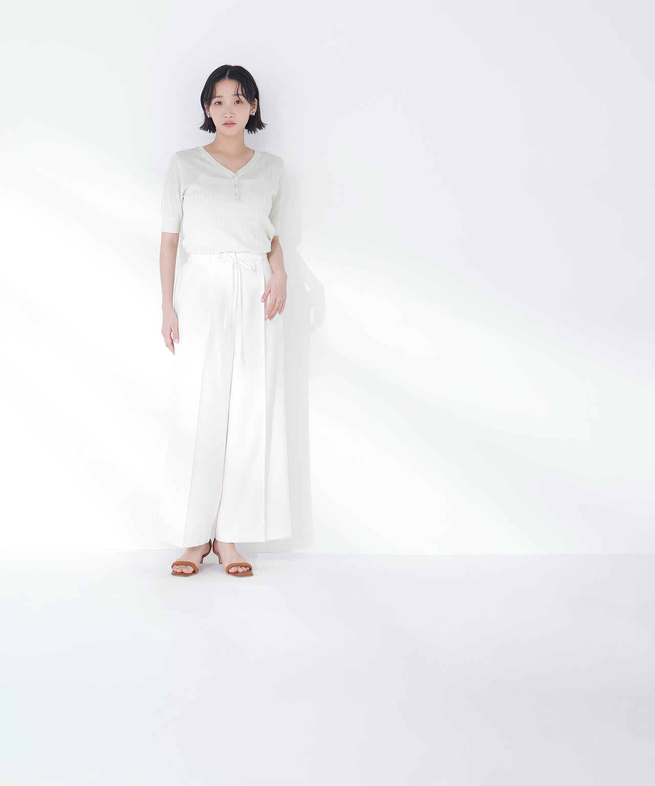 身長165 B:80 W:59 / H:85 / S:23.5 着用サイズ:FR