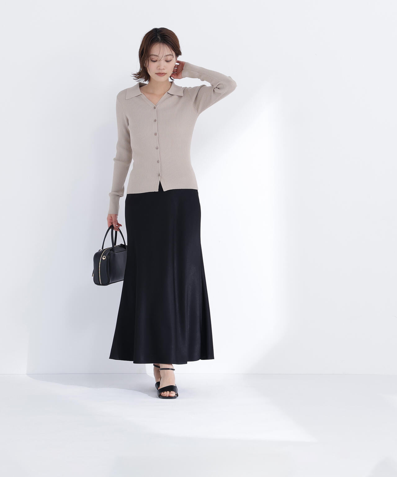 【WEB限定カラー:オレンジ】襟付Vネックリブニット