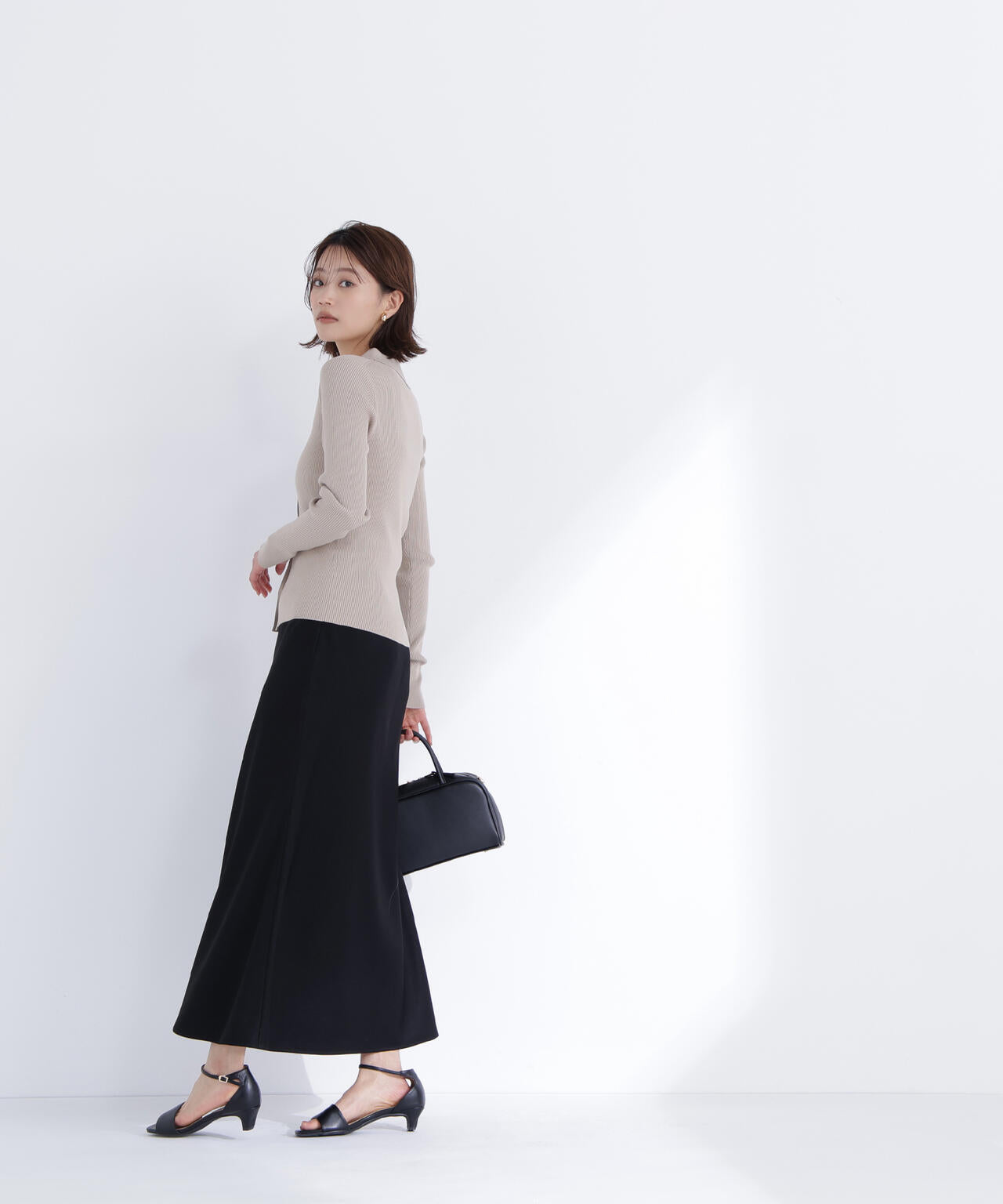 【WEB限定カラー:オレンジ】襟付Vネックリブニット