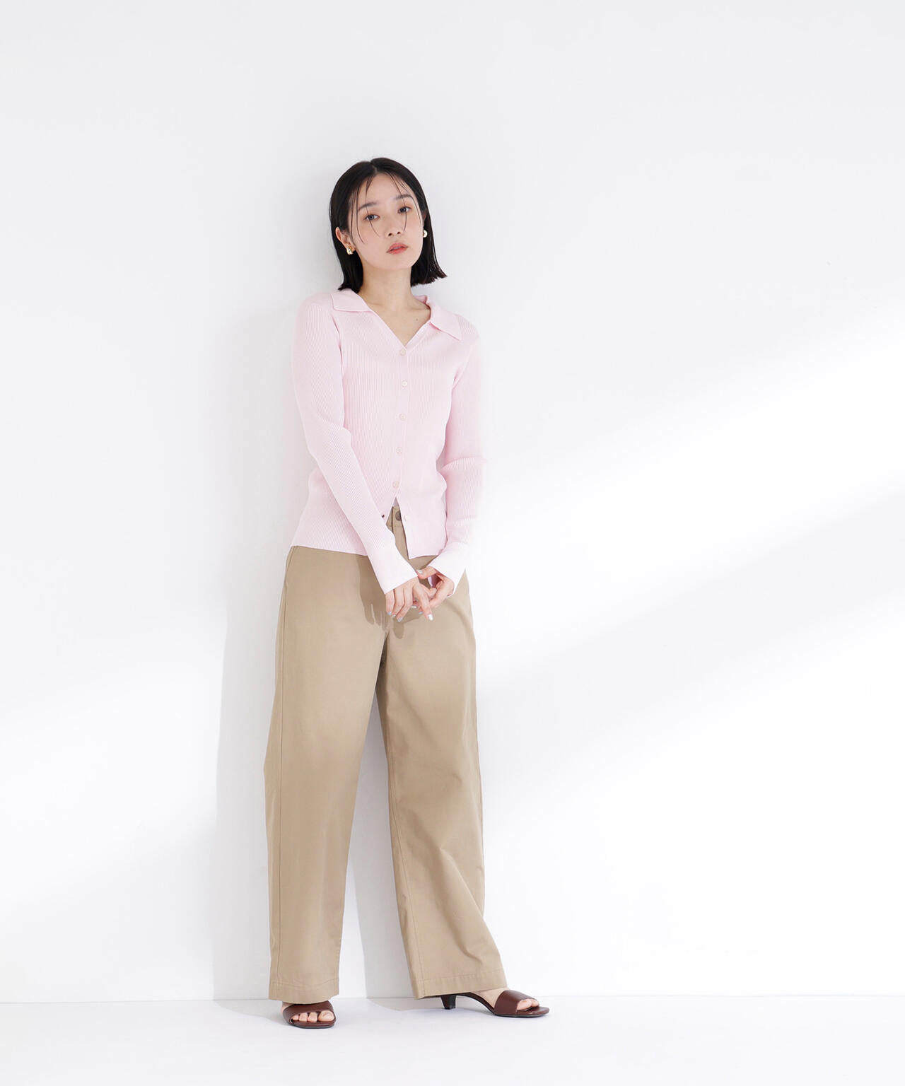 【WEB限定カラー:オレンジ】襟付Vネックリブニット