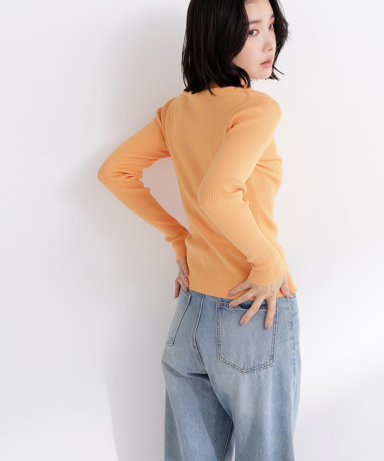 【WEB限定カラー:オレンジ】襟付Vネックリブニット