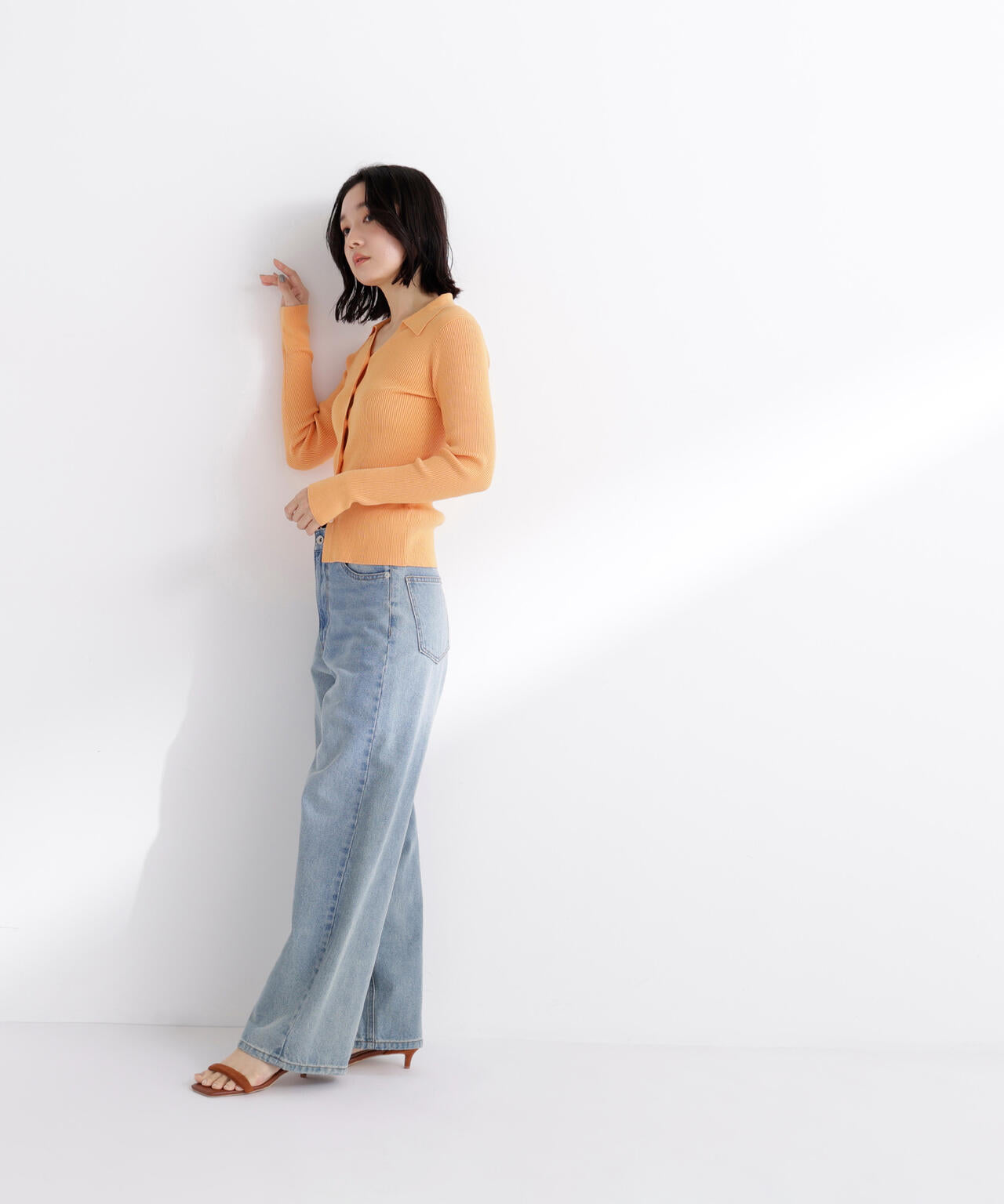 【WEB限定カラー:オレンジ】襟付Vネックリブニット