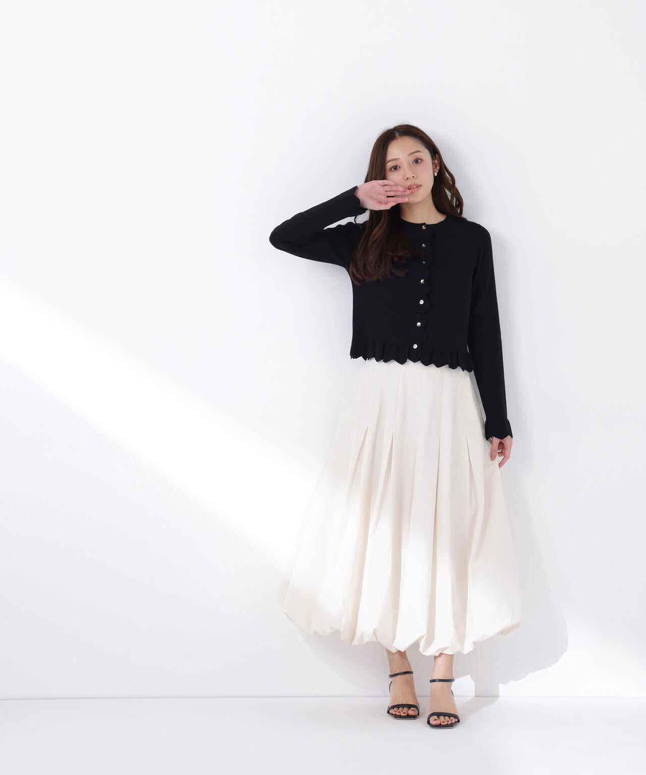 メタルボタンフリルカーディガン