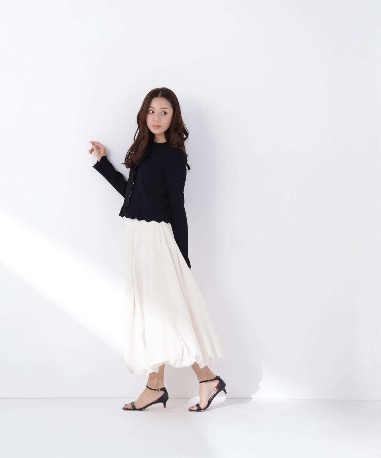 メタルボタンフリルカーディガン