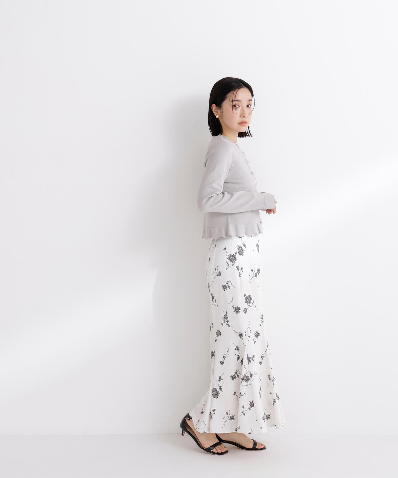 メタルボタンフリルカーディガン