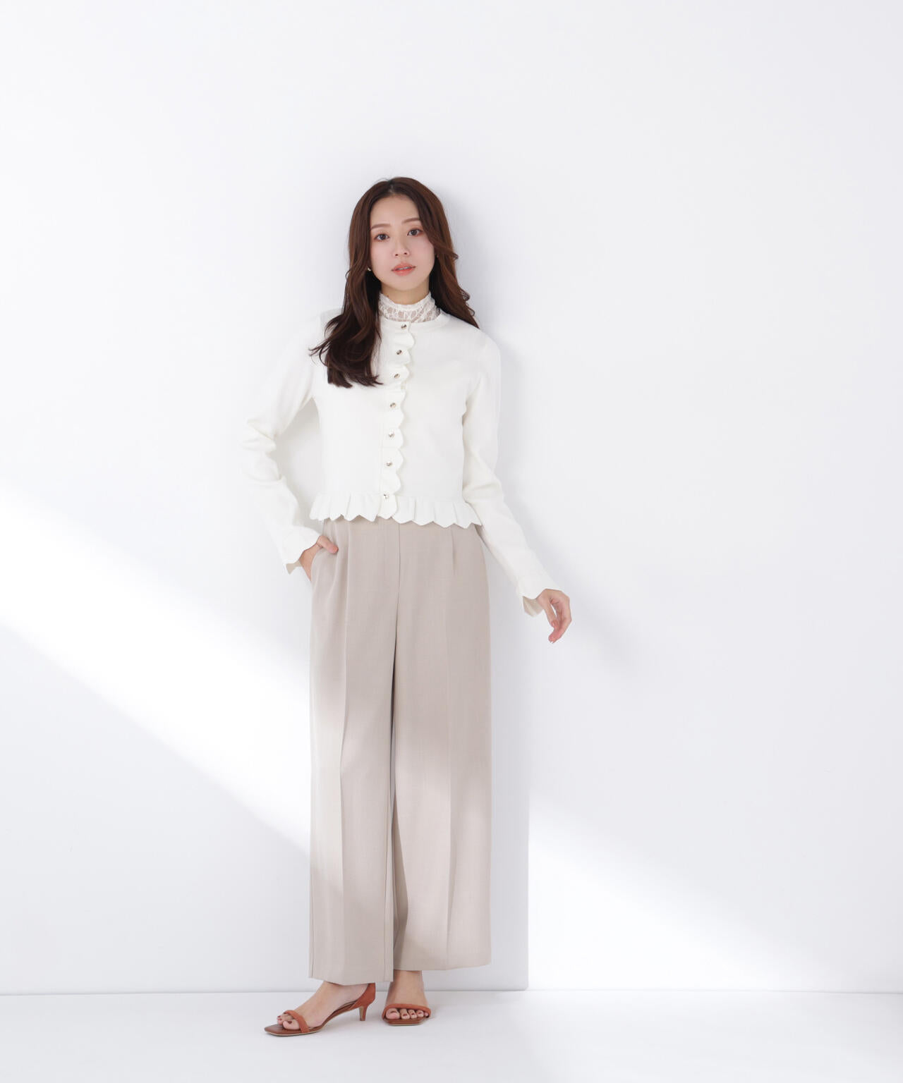 メタルボタンフリルカーディガン