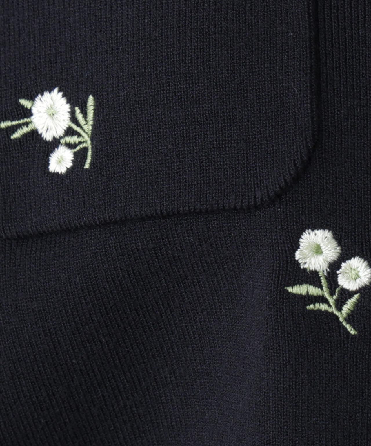 【一部店舗・mix.tokyo 限定カラー:ブラックベース2】フラワー刺繍ポケットカーディガン