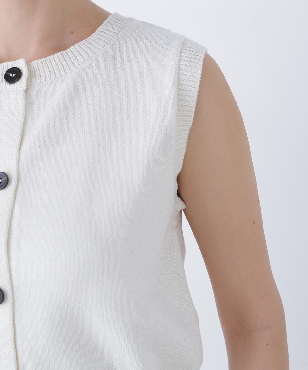 コンパクトニットベスト