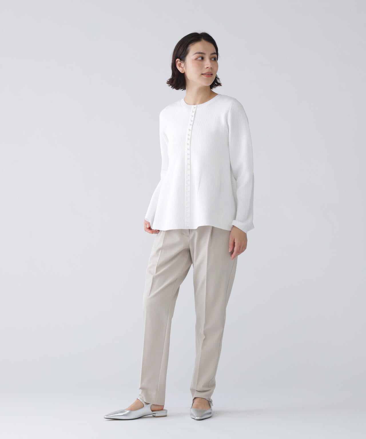 【ユーティリティ】前後で着られるペプラムフォルムニット