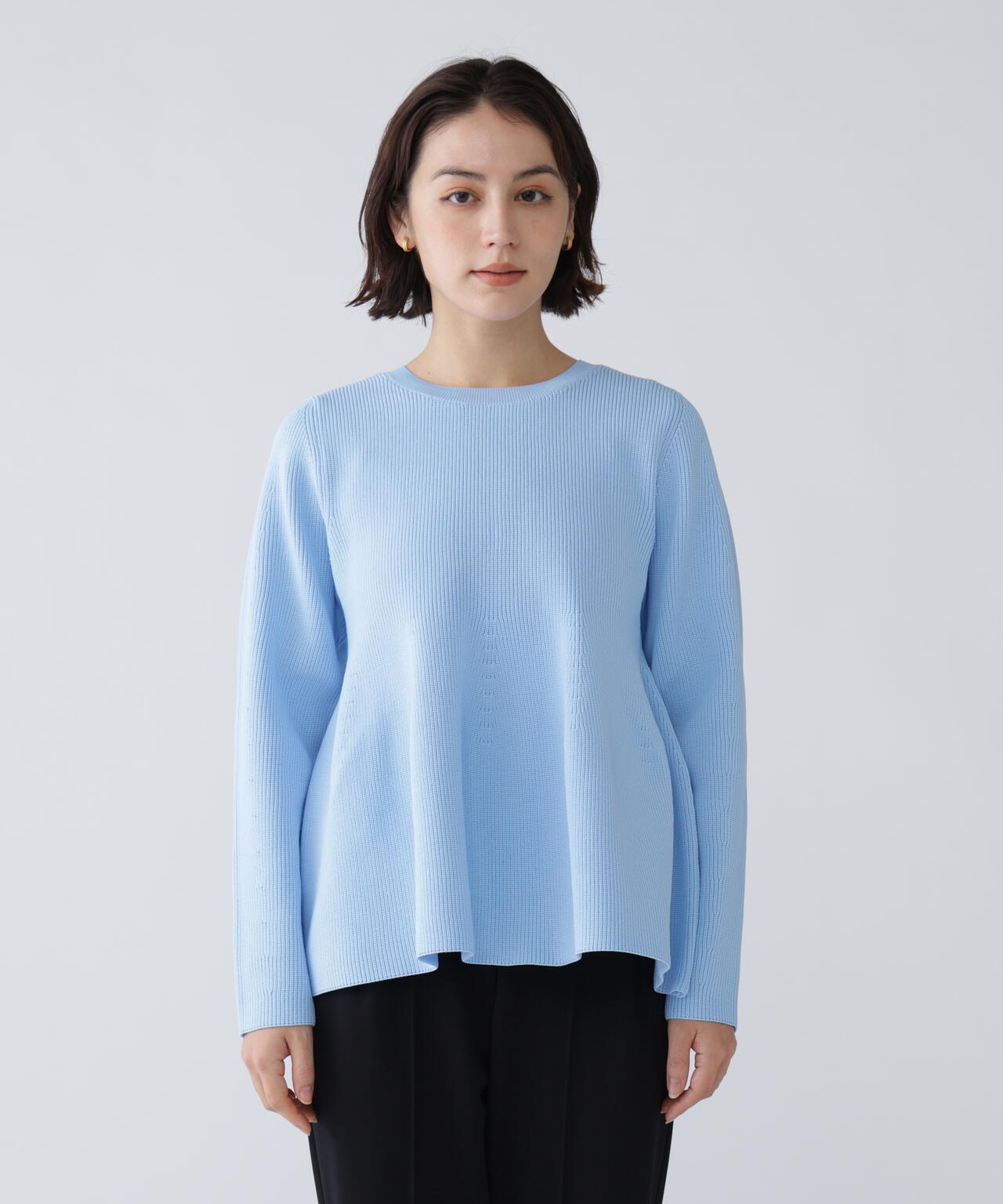 【ユーティリティ】前後で着られるペプラムフォルムニット