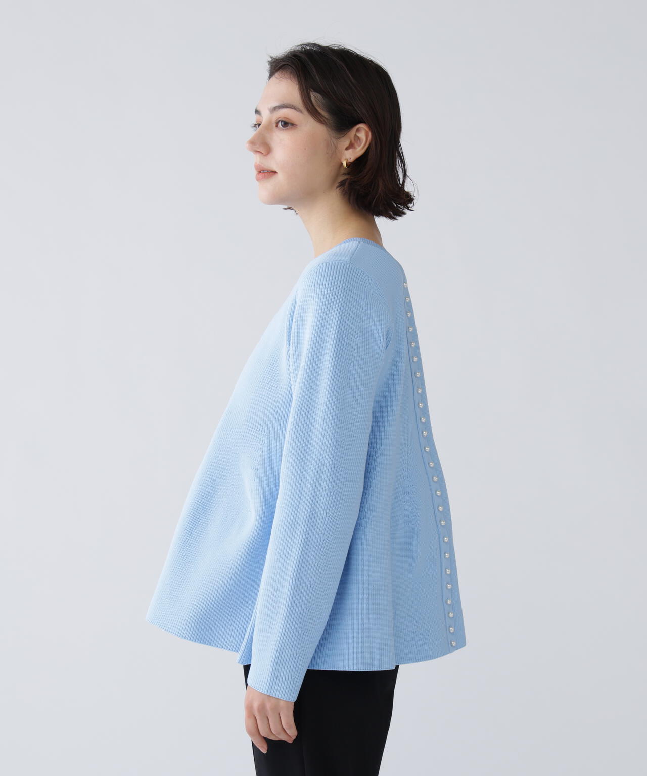 【ユーティリティ】前後で着られるペプラムフォルムニット