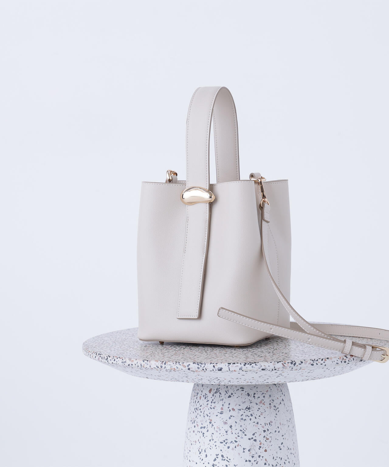 メタルオーナメント2wayバケットバッグ