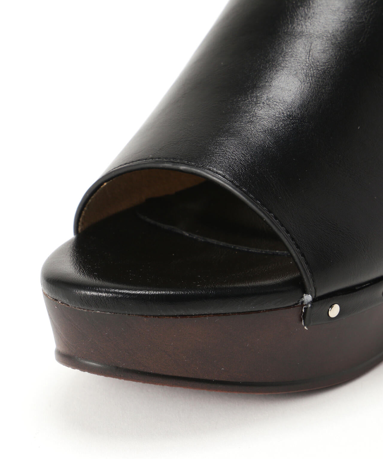 【Oggi.jp掲載】スタッズカバードウェッジミュールサンダル