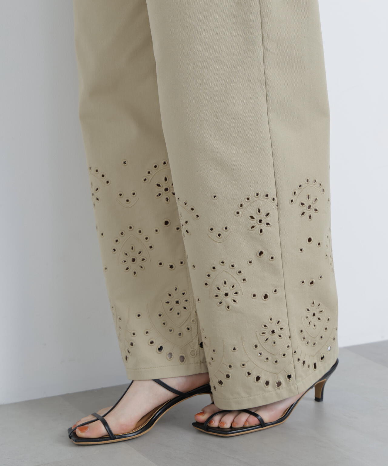 【6/16 ~6/18 2buy10%OFF 対象商品】エンブロイダリーツイルパンツ