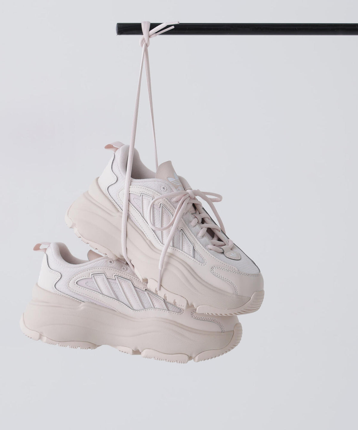 adidas OZGAIA W シューズ