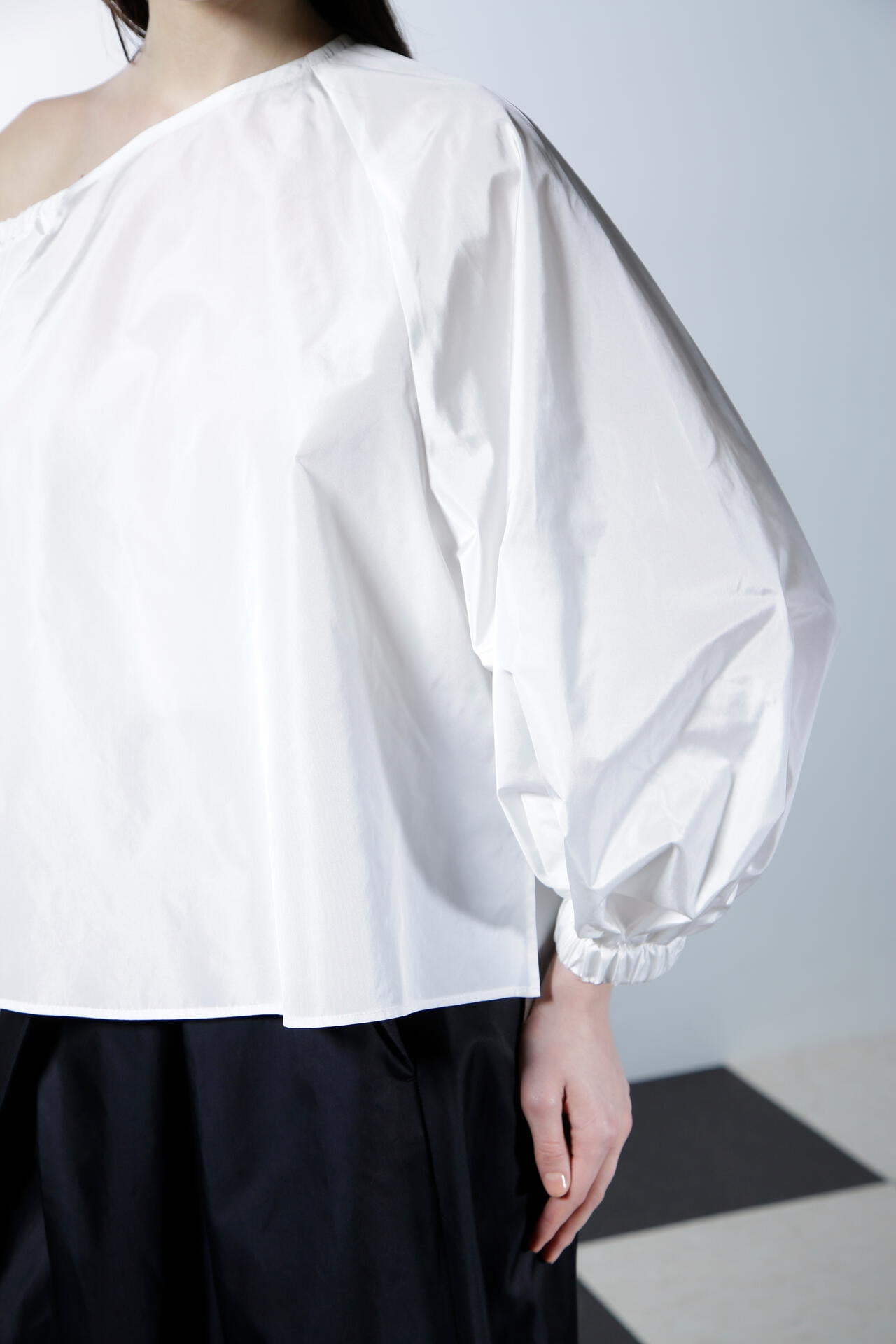 ワンショルダーバルーンブラウス_