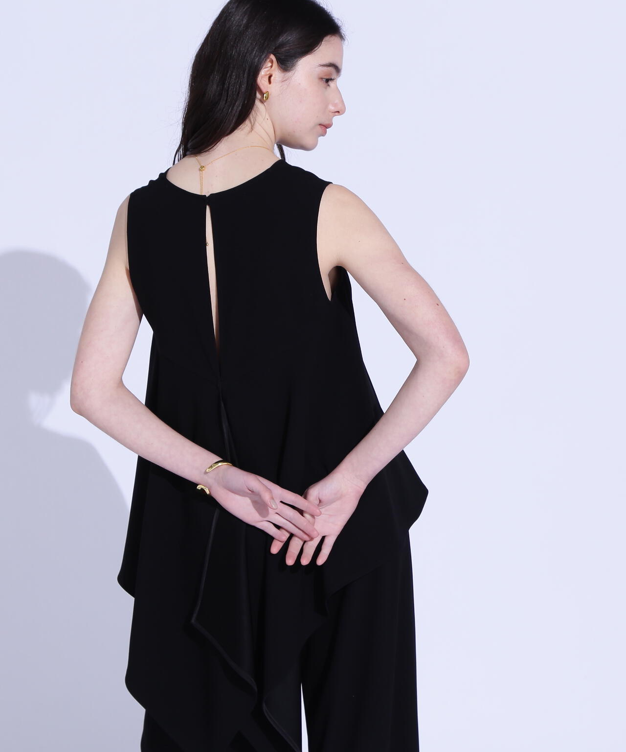 バックボリュームラッフルブラウス_