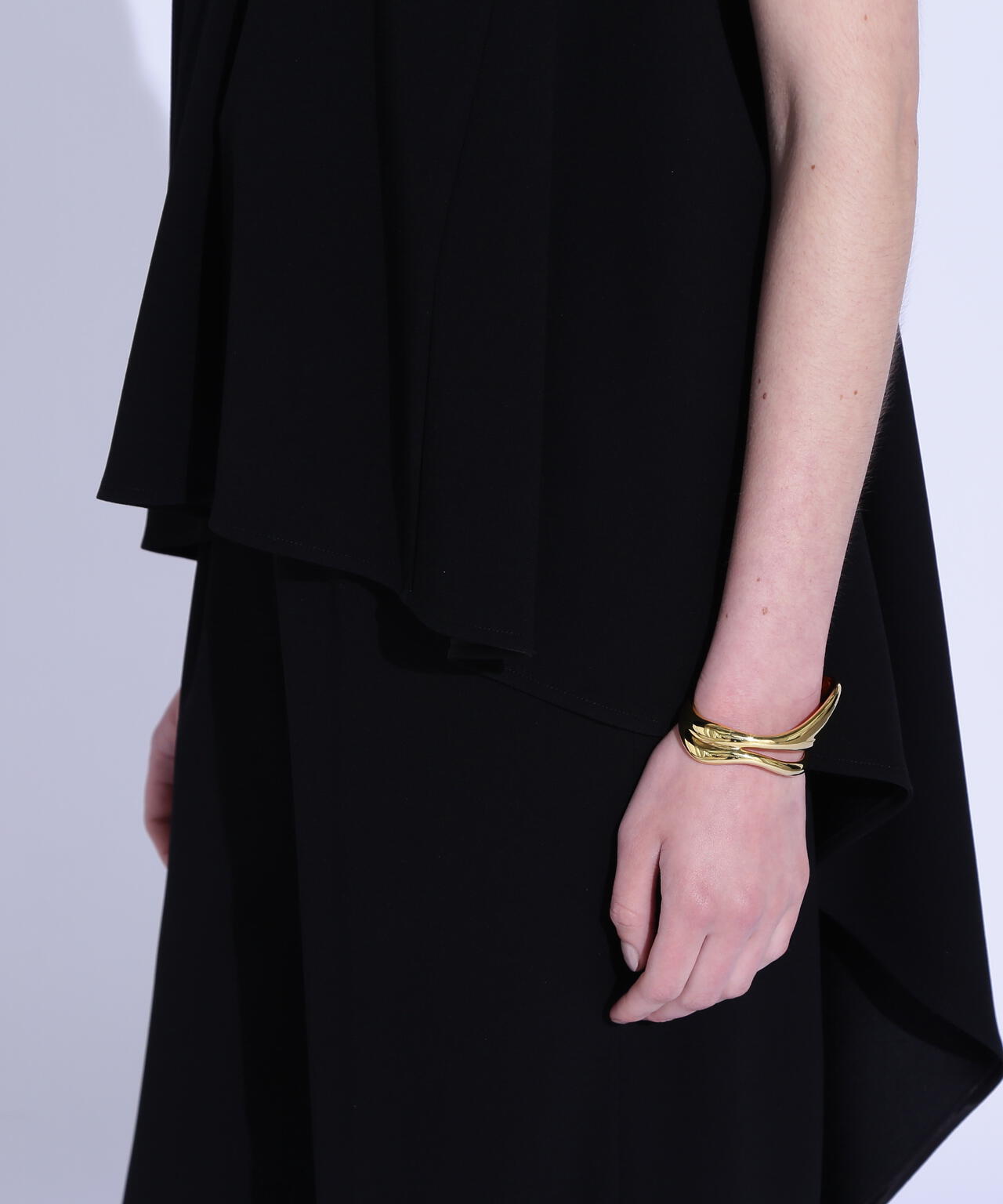 バックボリュームラッフルブラウス_