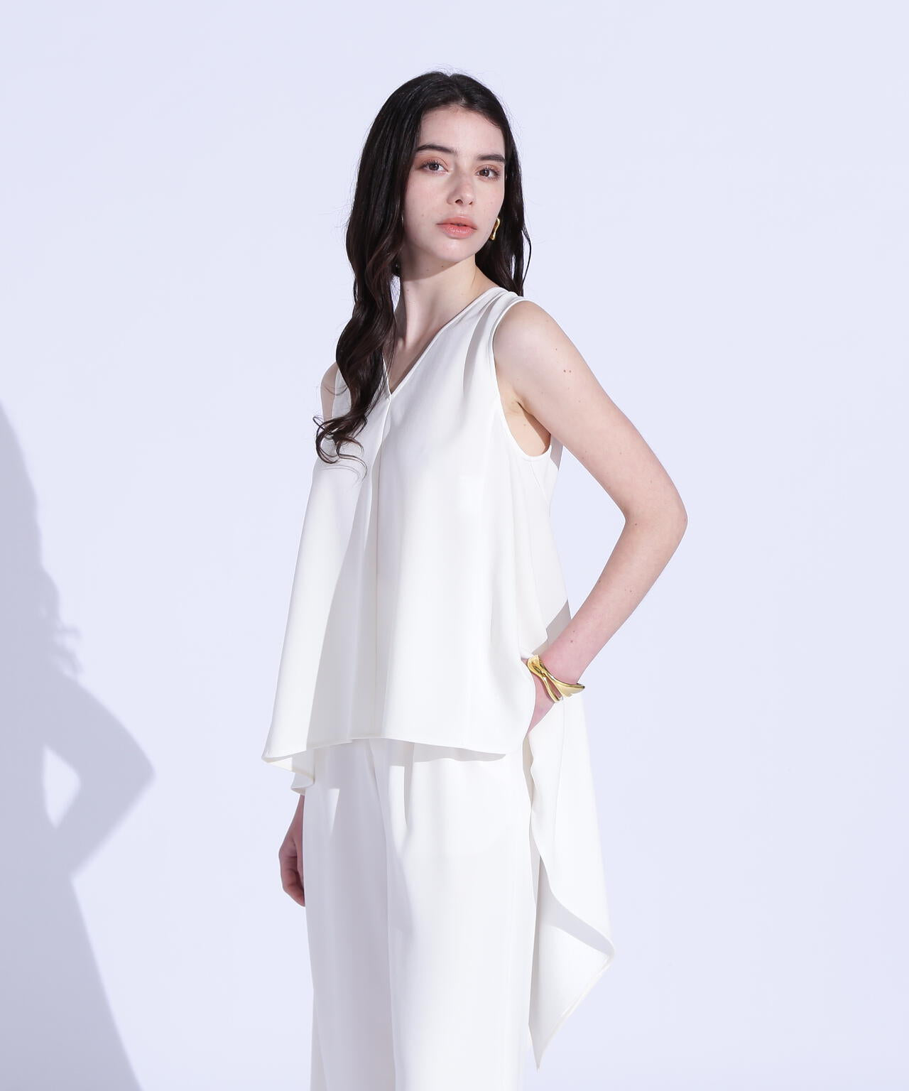 バックボリュームラッフルブラウス_