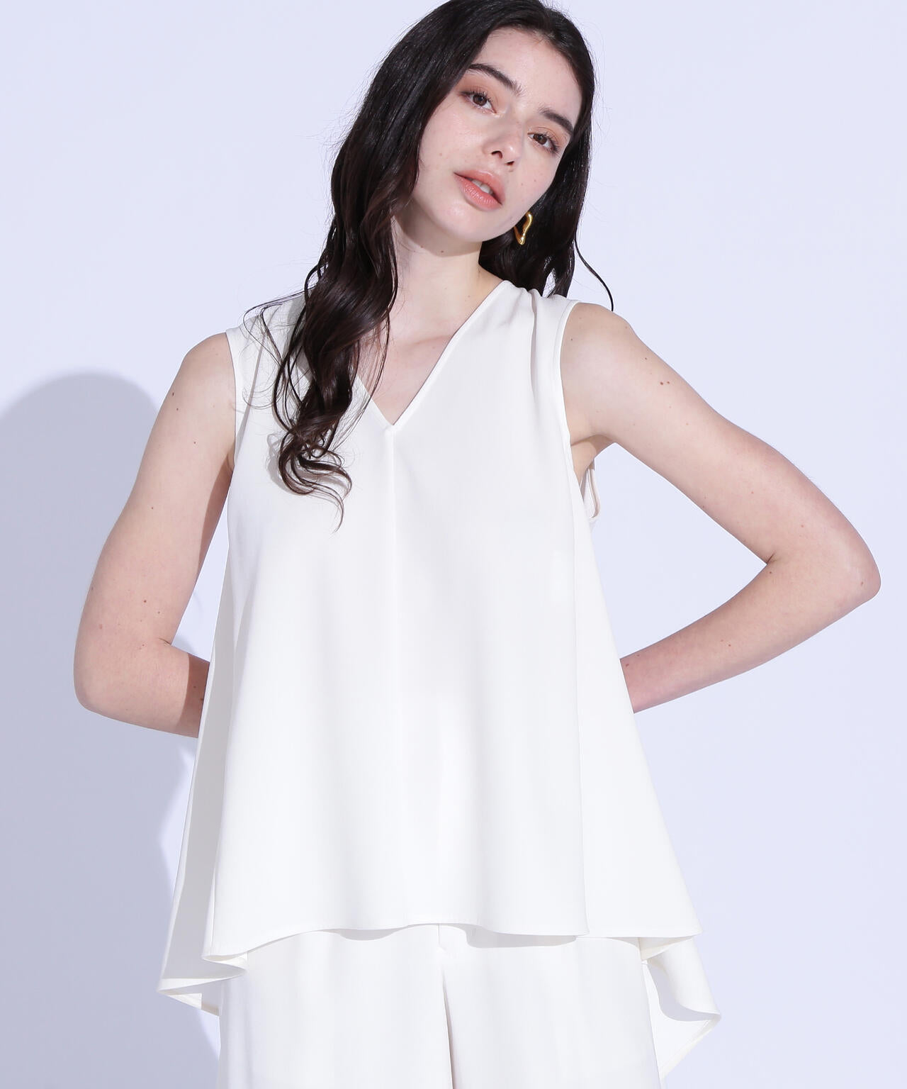 バックボリュームラッフルブラウス_