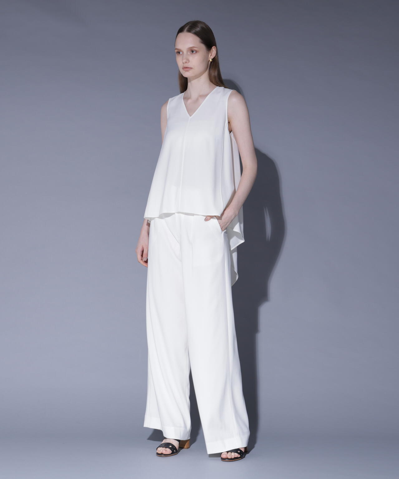 バックボリュームラッフルブラウス_